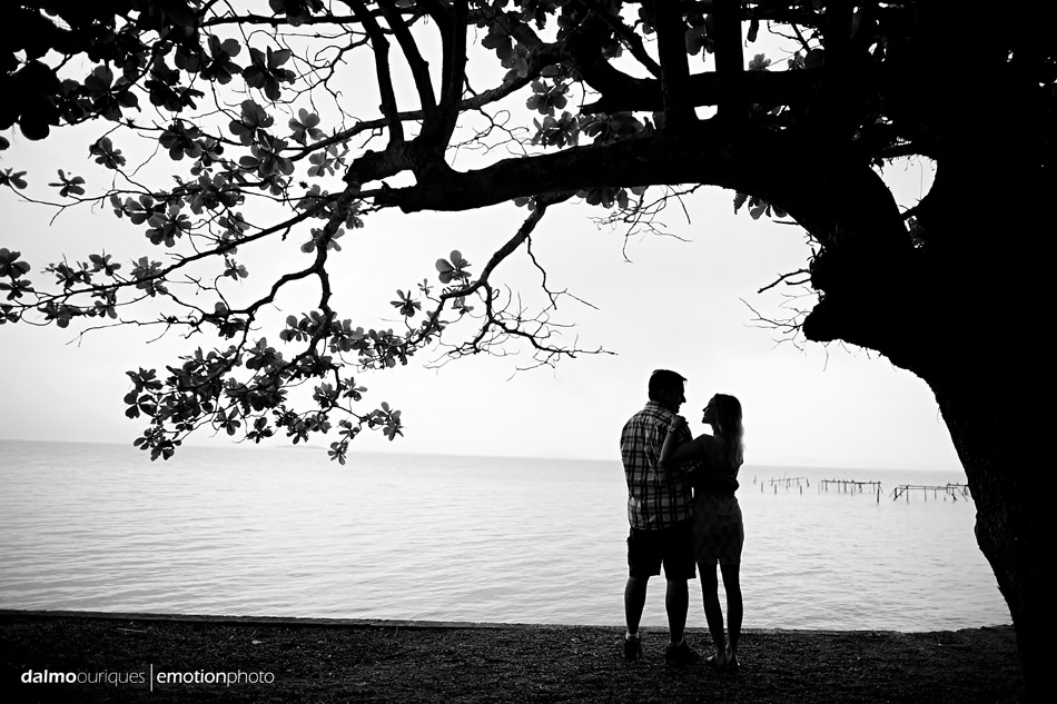 pre wedding em florianopolis; ensaio de casal em florianopolis; ensaio de casal; fotografo de casamento em florianopolis; pre wedding na praia da armação; fotografia de casal