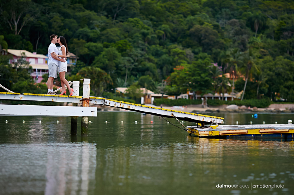 pre wedding em florianopolis; ensaio de casal em florianopolis; ensaio de casal; fotografo de casamento em florianopolis; pre wedding na praia da armação; fotografia de casal