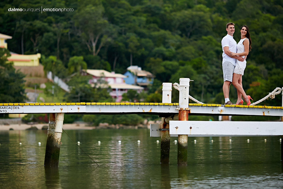 pre wedding em florianopolis; ensaio de casal em florianopolis; ensaio de casal; fotografo de casamento em florianopolis; pre wedding na praia da armação; fotografia de casal