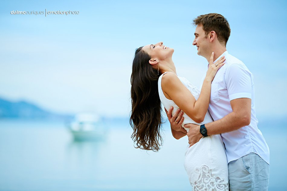 pre wedding em florianopolis; ensaio de casal em florianopolis; ensaio de casal; fotografo de casamento em florianopolis; pre wedding na praia da armação; fotografia de casal