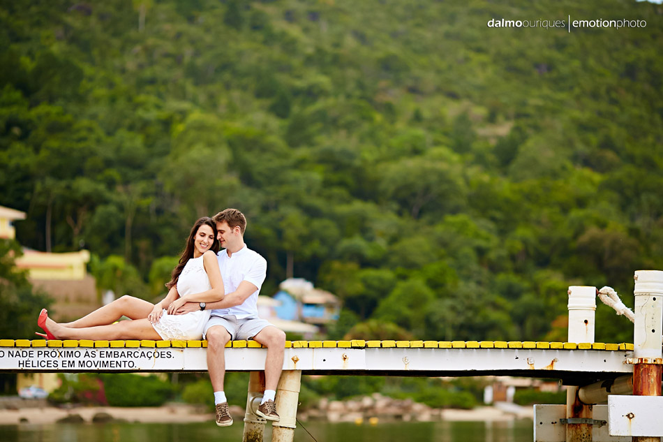 pre wedding em florianopolis; ensaio de casal em florianopolis; ensaio de casal; fotografo de casamento em florianopolis; pre wedding na praia da armação; fotografia de casal