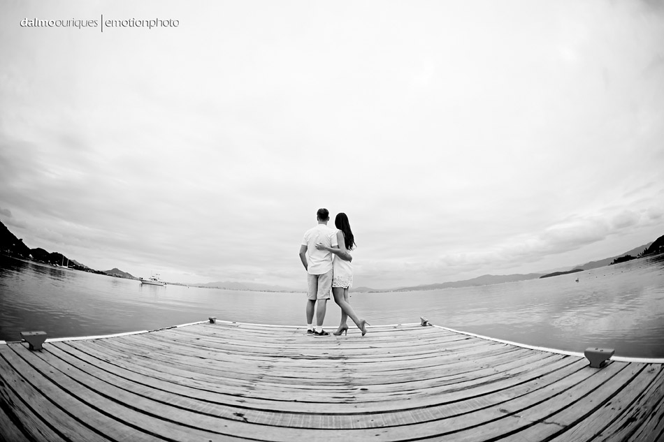 pre wedding em florianopolis; ensaio de casal em florianopolis; ensaio de casal; fotografo de casamento em florianopolis; pre wedding na praia da armação; fotografia de casal
