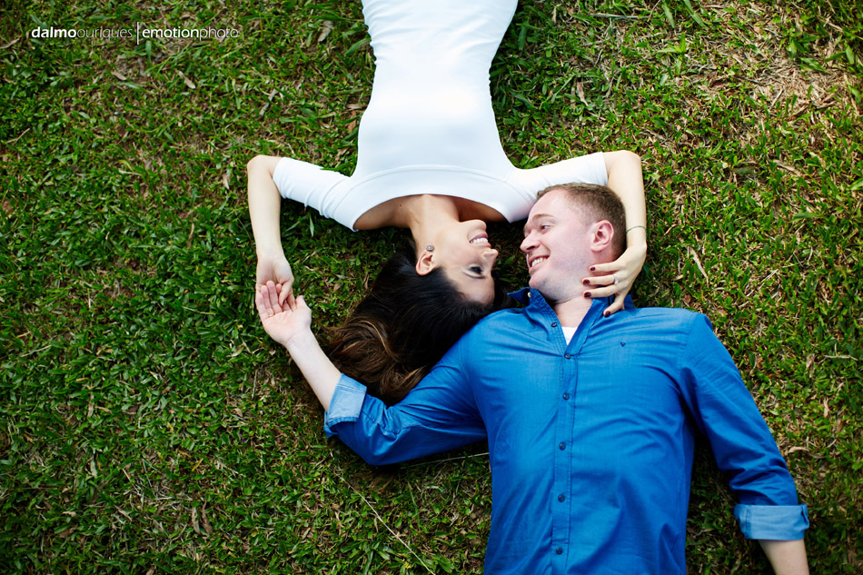 pre wedding em florianopolis; ensaio de casal em florianopolis; ensaio de casal; fotografo de casamento em florianopolis; pre wedding na praia da armação; fotografia de casal
