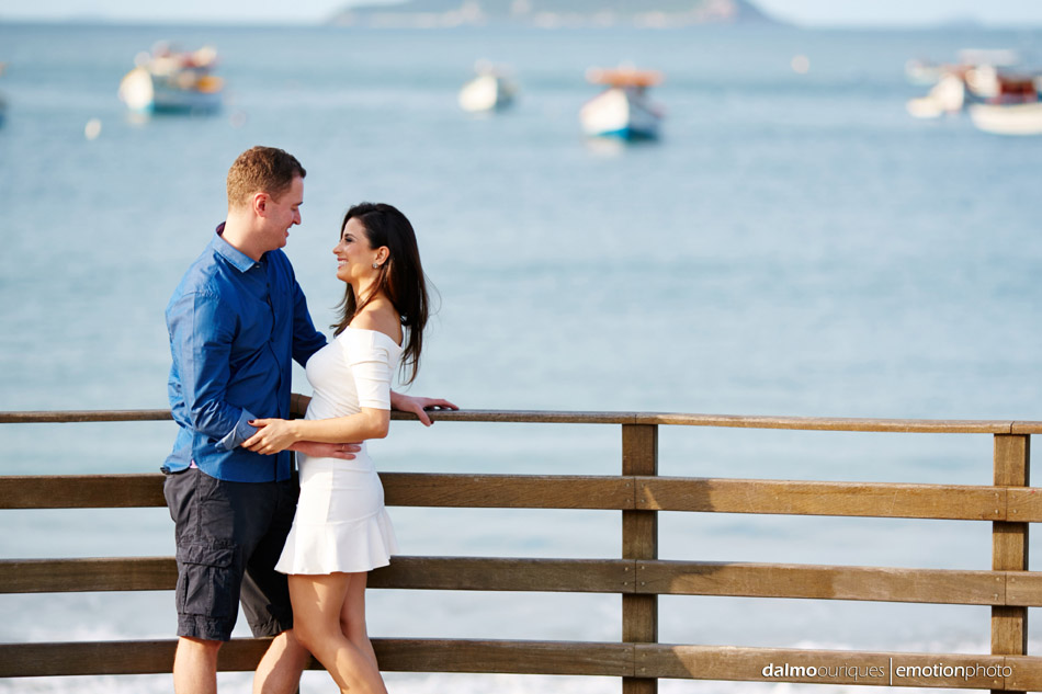 pre wedding em florianopolis; ensaio de casal em florianopolis; ensaio de casal; fotografo de casamento em florianopolis; pre wedding na praia da armação; fotografia de casal