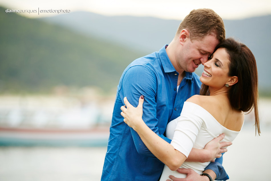 pre wedding em florianopolis; ensaio de casal em florianopolis; ensaio de casal; fotografo de casamento em florianopolis; pre wedding na praia da armação; fotografia de casal