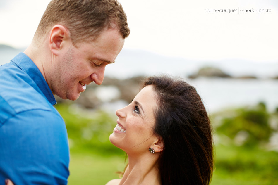 pre wedding em florianopolis; ensaio de casal em florianopolis; ensaio de casal; fotografo de casamento em florianopolis; pre wedding na praia da armação; fotografia de casal