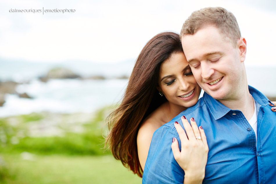 pre wedding em florianopolis; ensaio de casal em florianopolis; ensaio de casal; fotografo de casamento em florianopolis; pre wedding na praia da armação; fotografia de casal