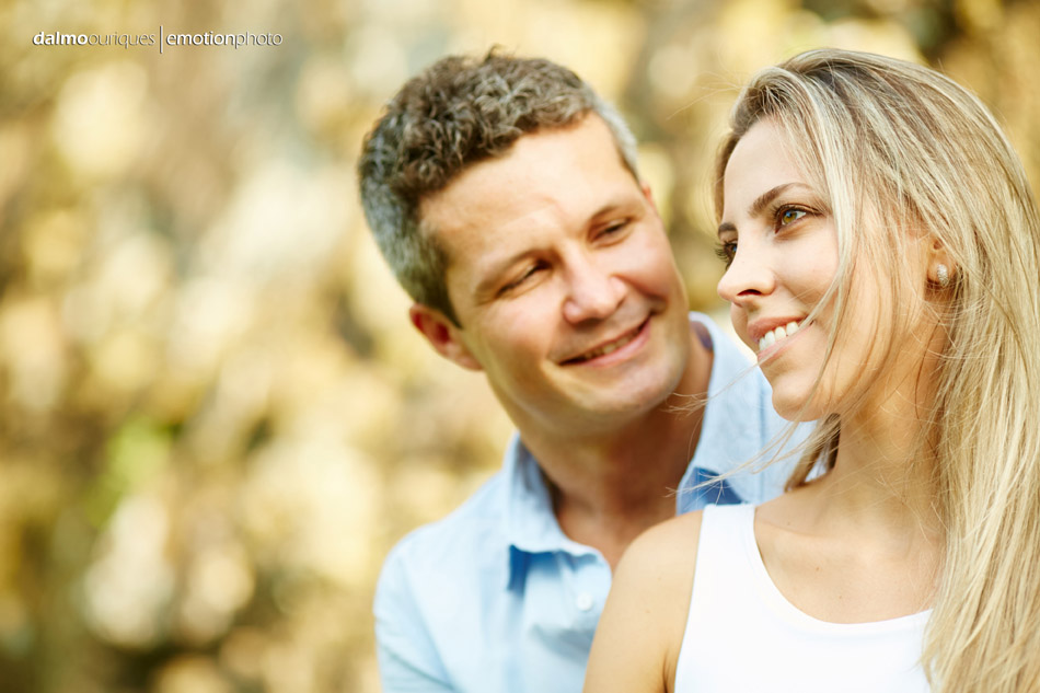 pre wedding em florianopolis; ensaio de casal em florianopolis; ensaio de casal; fotografo de casamento em florianopolis; pre wedding na praia da armação; fotografia de casal
