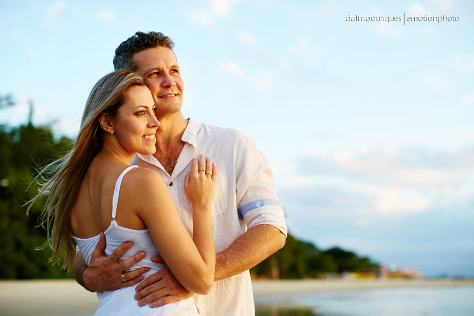 pre wedding em florianopolis; ensaio de casal em florianopolis; ensaio de casal; fotografo de casamento em florianopolis; pre wedding na praia da armação; fotografia de casal
