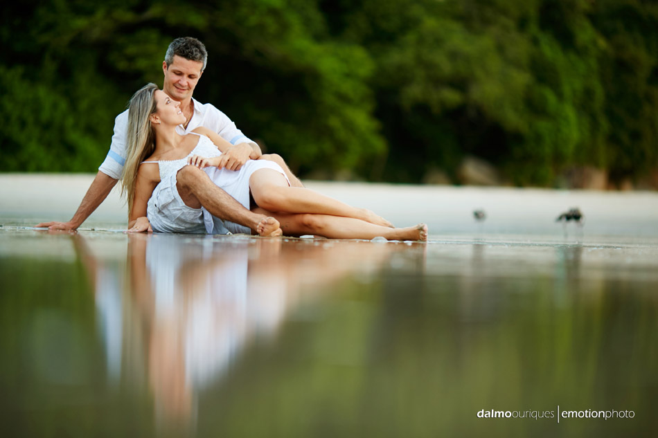 pre wedding em florianopolis; ensaio de casal em florianopolis; ensaio de casal; fotografo de casamento em florianopolis; pre wedding na praia da armação; fotografia de casal