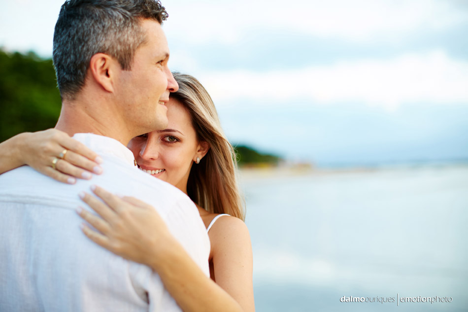 pre wedding em florianopolis; ensaio de casal em florianopolis; ensaio de casal; fotografo de casamento em florianopolis; pre wedding na praia da armação; fotografia de casal