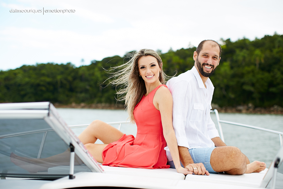 pre wedding em florianopolis; ensaio de casal em florianopolis; ensaio em florianopolis; fotografia de casal; pre wedding; florianopolis; ensaio de barco; ensaio de casal do barco