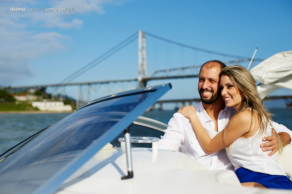 pre wedding em florianopolis; ensaio de casal em florianopolis; ensaio em florianopolis; fotografia de casal; pre wedding; florianopolis; ensaio de barco; ensaio de casal do barco