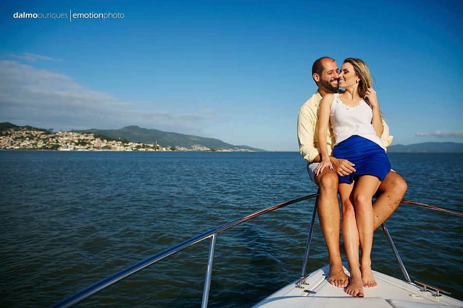 pre wedding em florianopolis; ensaio de casal em florianopolis; ensaio em florianopolis; fotografia de casal; pre wedding; florianopolis; ensaio de barco; ensaio de casal do barco