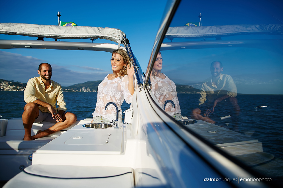 pre wedding em florianopolis; ensaio de casal em florianopolis; ensaio em florianopolis; fotografia de casal; pre wedding; florianopolis; ensaio de barco; ensaio de casal do barco