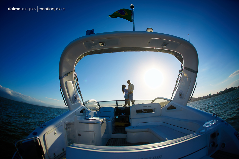 pre wedding em florianopolis; ensaio de casal em florianopolis; ensaio em florianopolis; fotografia de casal; pre wedding; florianopolis; ensaio de barco; ensaio de casal do barco