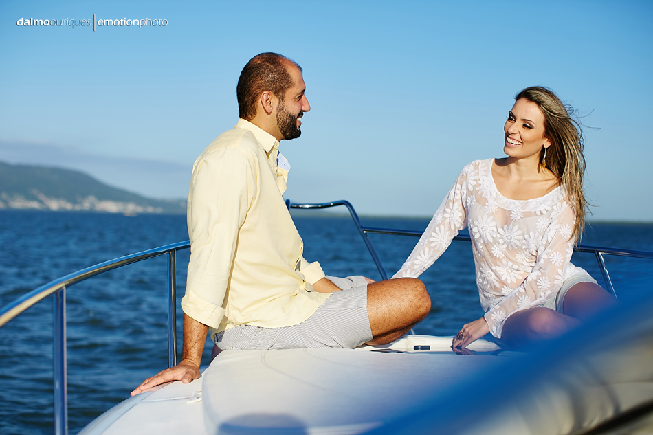pre wedding em florianopolis; ensaio de casal em florianopolis; ensaio em florianopolis; fotografia de casal; pre wedding; florianopolis; ensaio de barco; ensaio de casal do barco