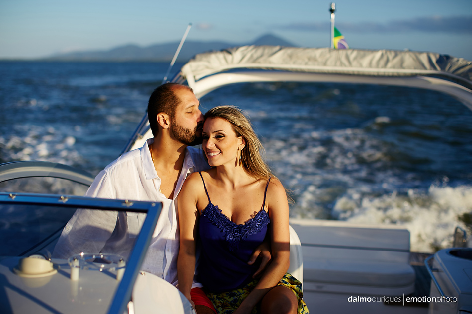 pre wedding em florianopolis; ensaio de casal em florianopolis; ensaio em florianopolis; fotografia de casal; pre wedding; florianopolis; ensaio de barco; ensaio de casal do barco