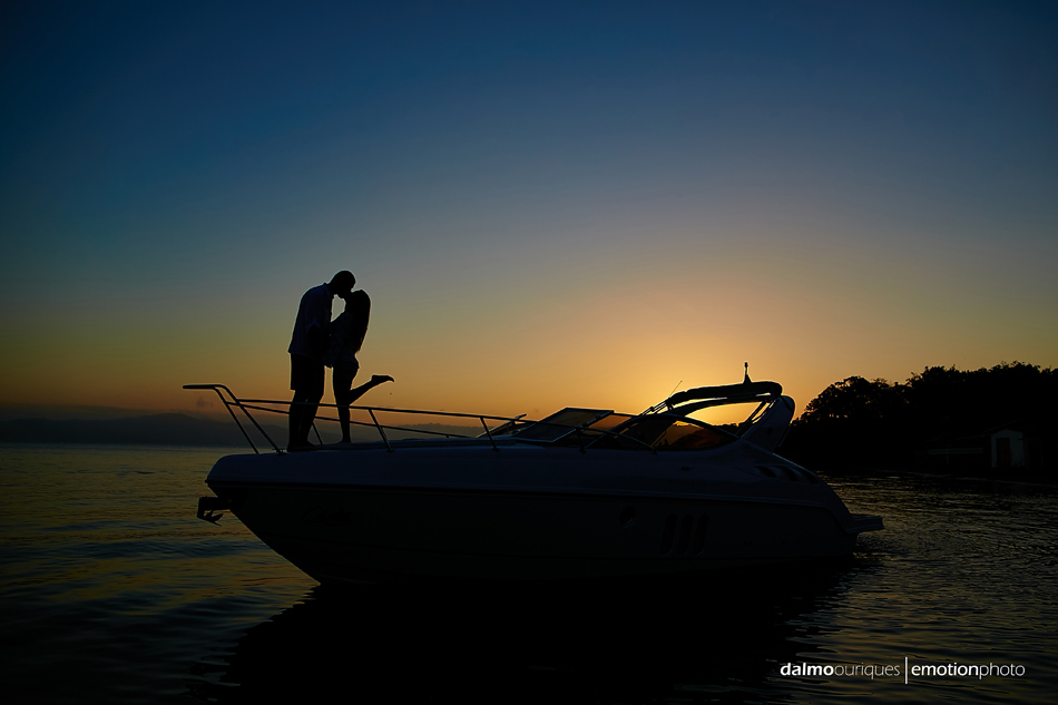 pre wedding em florianopolis; ensaio de casal em florianopolis; ensaio em florianopolis; fotografia de casal; pre wedding; florianopolis; ensaio de barco; ensaio de casal do barco