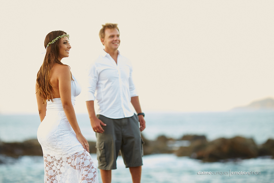 pre wedding em florianopolis; ensaio de casal em florianopolis; ensaio de casal; fotografo de casamento em florianopolis; pre wedding na praia da armação; fotografia de casal