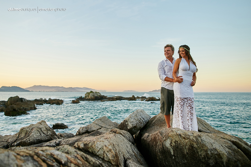 pre wedding em florianopolis; ensaio de casal em florianopolis; ensaio de casal; fotografo de casamento em florianopolis; pre wedding na praia da armação; fotografia de casal