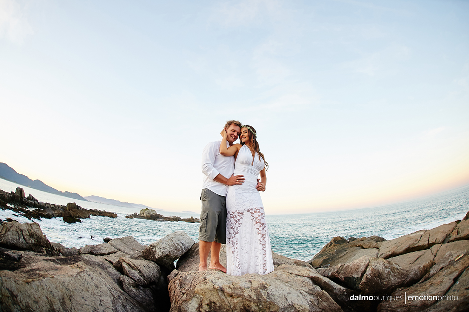 pre wedding em florianopolis; ensaio de casal em florianopolis; ensaio de casal; fotografo de casamento em florianopolis; pre wedding na praia da armação; fotografia de casal