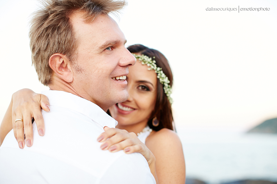 pre wedding em florianopolis; ensaio de casal em florianopolis; ensaio de casal; fotografo de casamento em florianopolis; pre wedding na praia da armação; fotografia de casal