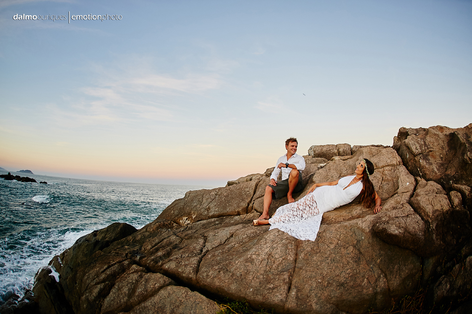 pre wedding em florianopolis; ensaio de casal em florianopolis; ensaio de casal; fotografo de casamento em florianopolis; pre wedding na praia da armação; fotografia de casal
