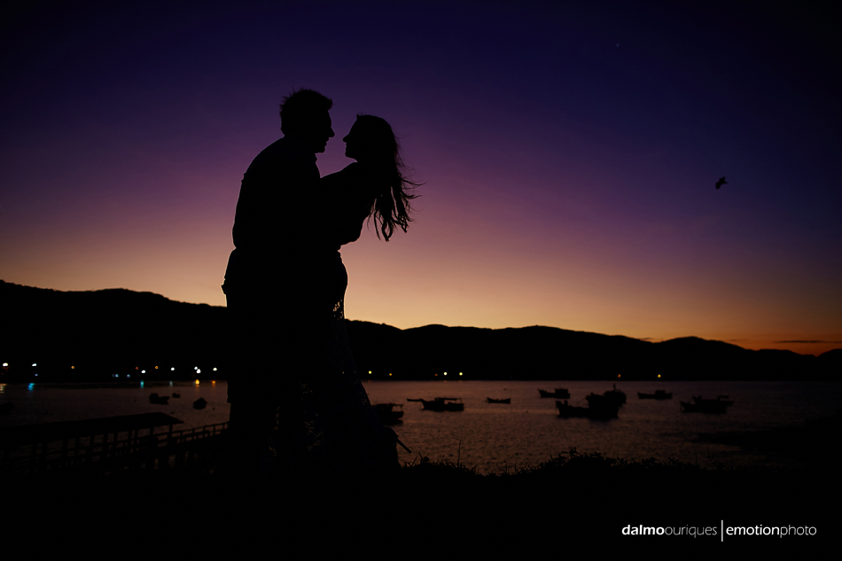 pre wedding em florianopolis; ensaio de casal em florianopolis; ensaio de casal; fotografo de casamento em florianopolis; pre wedding na praia da armação; fotografia de casal