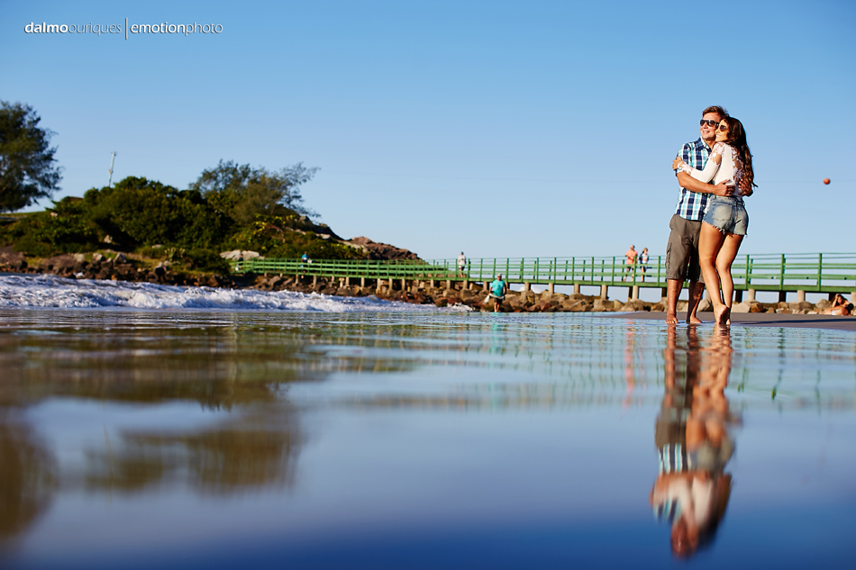 pre wedding em florianopolis; ensaio de casal em florianopolis; ensaio de casal; fotografo de casamento em florianopolis; pre wedding na praia da armação; fotografia de casal
