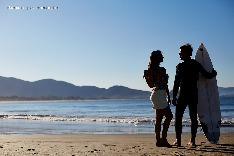 pre wedding em florianopolis; ensaio de casal em florianopolis; ensaio de casal; fotografo de casamento em florianopolis; pre wedding na praia da armação; fotografia de casal