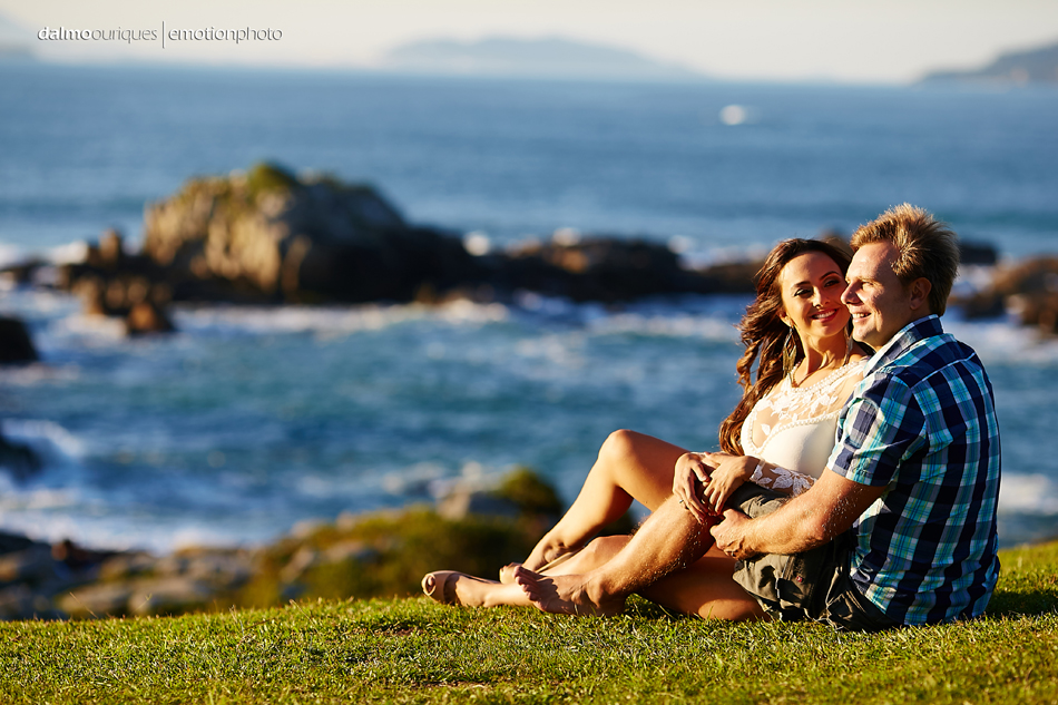 pre wedding em florianopolis; ensaio de casal em florianopolis; ensaio de casal; fotografo de casamento em florianopolis; pre wedding na praia da armação; fotografia de casal