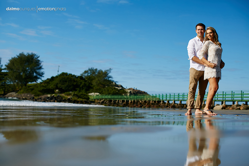 pre wedding em florianopolis; ensaio de casal em florianopolis; ensaio de casal; fotografo de casamento em florianopolis; pre wedding na praia da armação; fotografia de casal