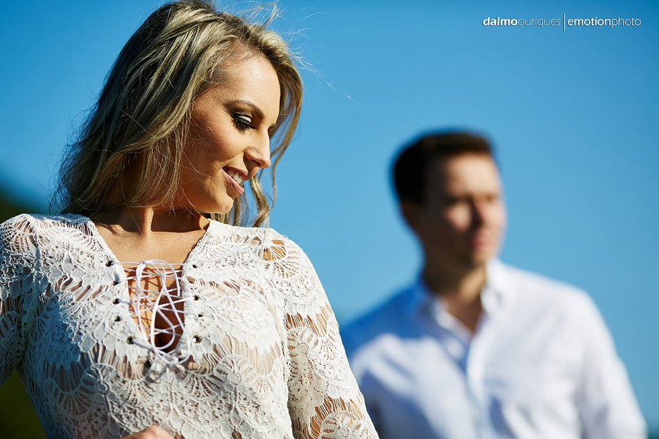 pre wedding em florianopolis; ensaio de casal em florianopolis; ensaio de casal; fotografo de casamento em florianopolis; pre wedding na praia da armação; fotografia de casal