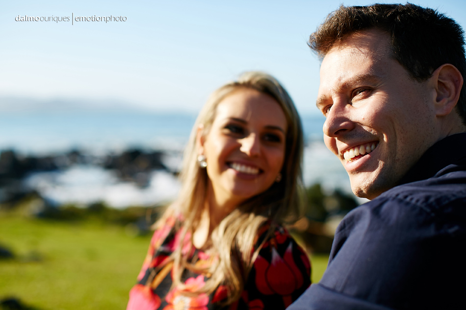pre wedding em florianopolis; ensaio de casal em florianopolis; ensaio de casal; fotografo de casamento em florianopolis; pre wedding na praia da armação; fotografia de casal