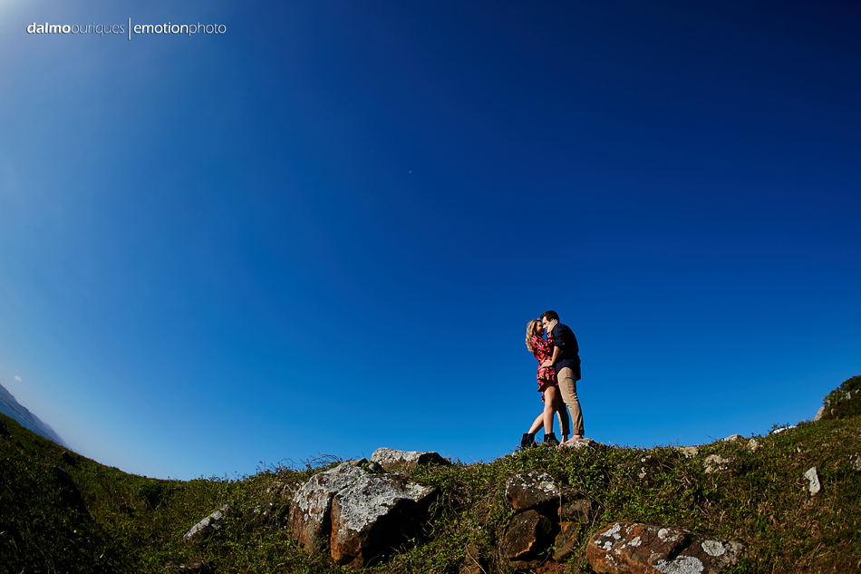 pre wedding em florianopolis; ensaio de casal em florianopolis; ensaio de casal; fotografo de casamento em florianopolis; pre wedding na praia da armação; fotografia de casal