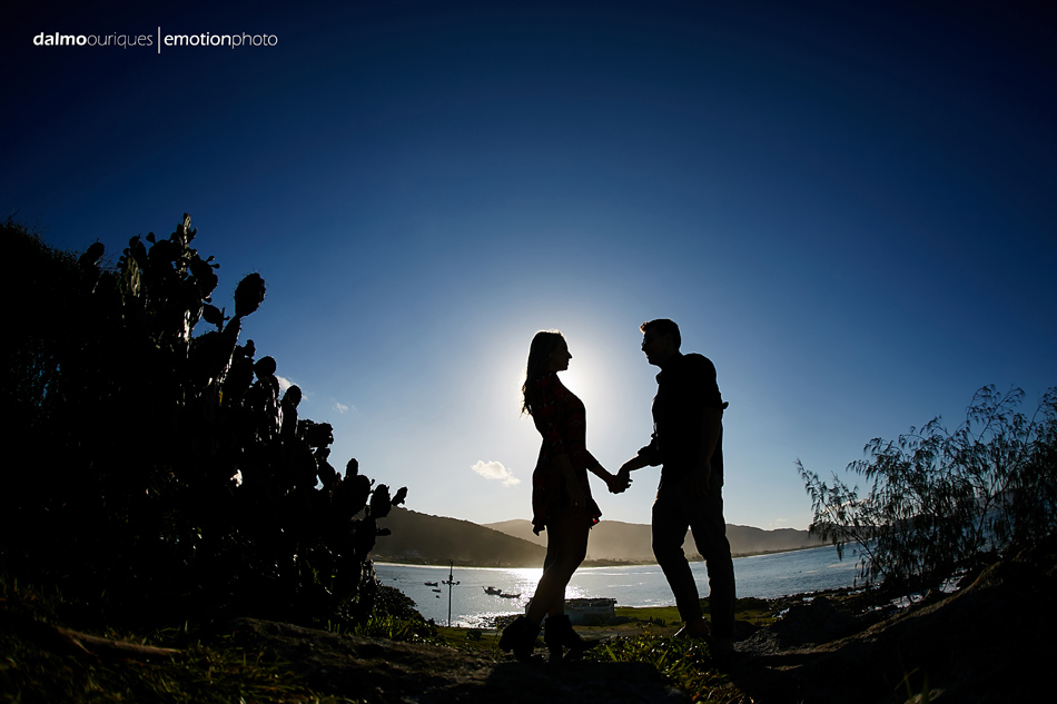 pre wedding em florianopolis; ensaio de casal em florianopolis; ensaio de casal; fotografo de casamento em florianopolis; pre wedding na praia da armação; fotografia de casal
