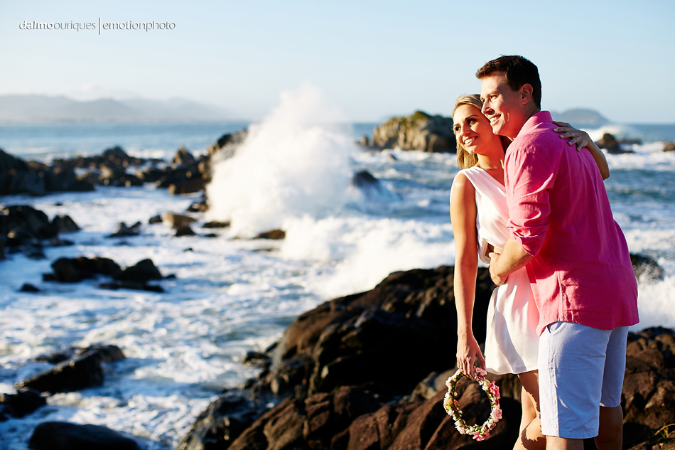pre wedding em florianopolis; ensaio de casal em florianopolis; ensaio de casal; fotografo de casamento em florianopolis; pre wedding na praia da armação; fotografia de casal