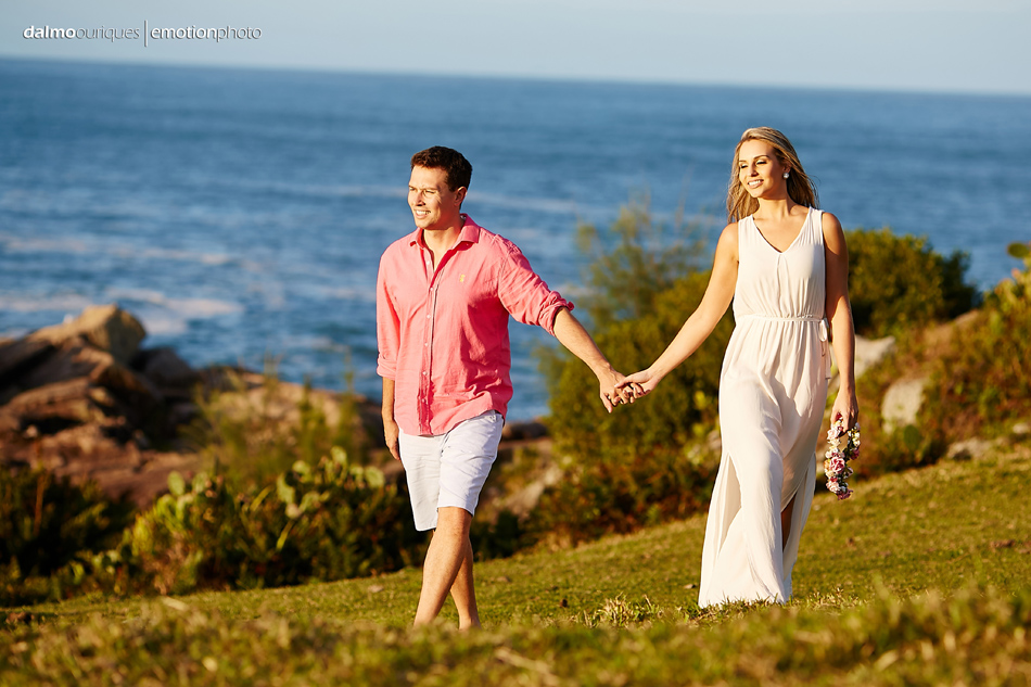 pre wedding em florianopolis; ensaio de casal em florianopolis; ensaio de casal; fotografo de casamento em florianopolis; pre wedding na praia da armação; fotografia de casal