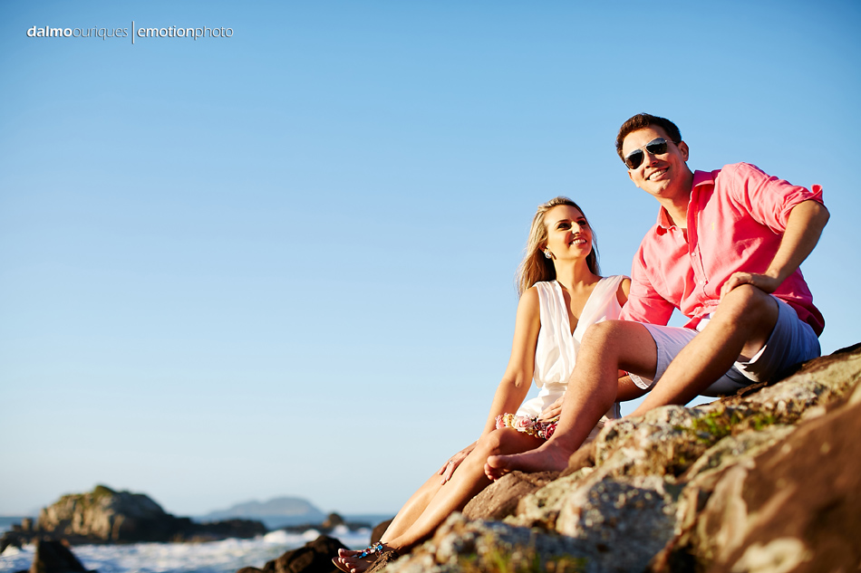 pre wedding em florianopolis; ensaio de casal em florianopolis; ensaio de casal; fotografo de casamento em florianopolis; pre wedding na praia da armação; fotografia de casal