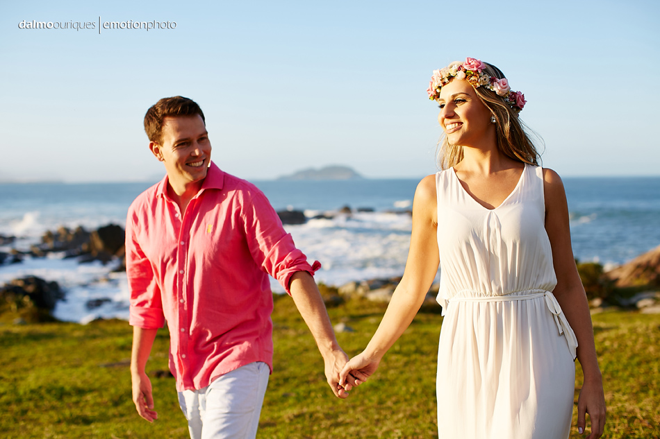 pre wedding em florianopolis; ensaio de casal em florianopolis; ensaio de casal; fotografo de casamento em florianopolis; pre wedding na praia da armação; fotografia de casal