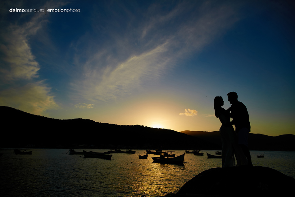 pre wedding em florianopolis; ensaio de casal em florianopolis; ensaio de casal; fotografo de casamento em florianopolis; pre wedding na praia da armação; fotografia de casal