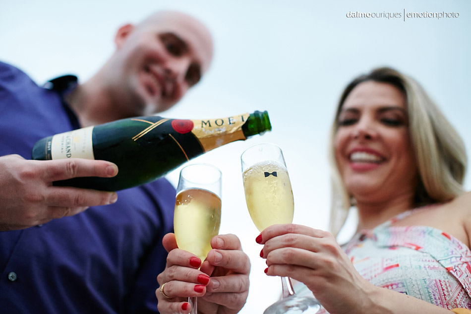 pre wedding em florianopolis; ensaio de casal em florianopolis; ensaio de casal; fotografo de casamento em florianopolis; pre wedding na praia da armação; fotografia de casal