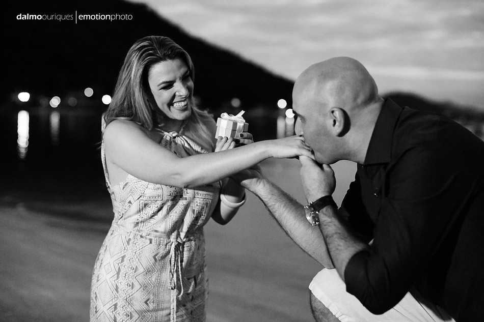 pre wedding em florianopolis; ensaio de casal em florianopolis; ensaio de casal; fotografo de casamento em florianopolis; pre wedding na praia da armação; fotografia de casal