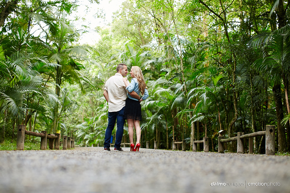 pre wedding em florianopolis; ensaio de casal em florianopolis; ensaio de casal; fotografo de casamento em florianopolis; pre wedding na praia da armação; fotografia de casal