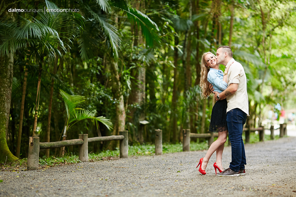 pre wedding em florianopolis; ensaio de casal em florianopolis; ensaio de casal; fotografo de casamento em florianopolis; pre wedding na praia da armação; fotografia de casal
