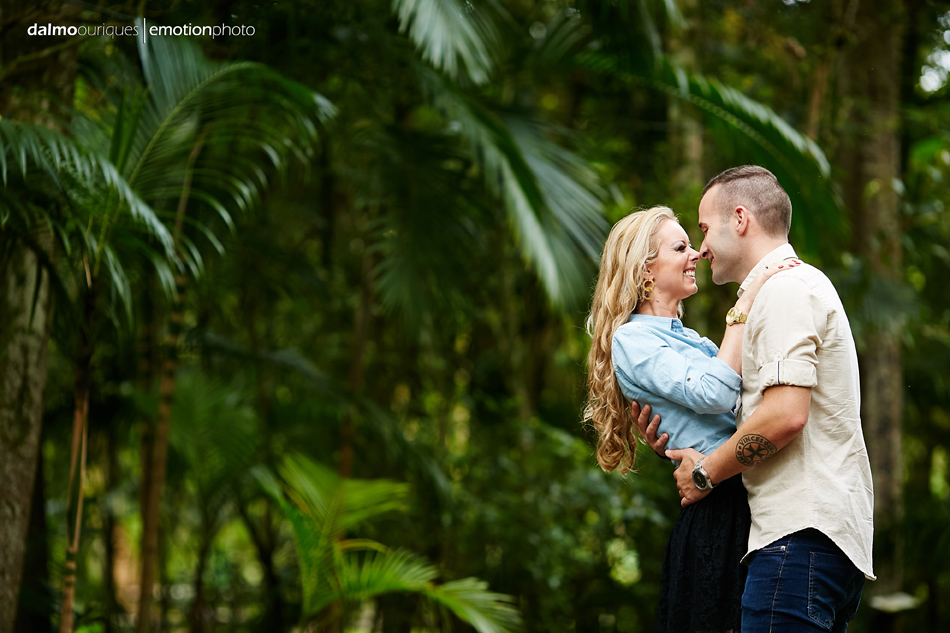 pre wedding em florianopolis; ensaio de casal em florianopolis; ensaio de casal; fotografo de casamento em florianopolis; pre wedding na praia da armação; fotografia de casal