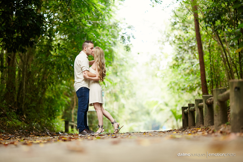 pre wedding em florianopolis; ensaio de casal em florianopolis; ensaio de casal; fotografo de casamento em florianopolis; pre wedding na praia da armação; fotografia de casal