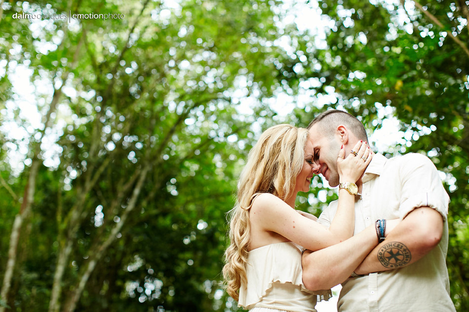 pre wedding em florianopolis; ensaio de casal em florianopolis; ensaio de casal; fotografo de casamento em florianopolis; pre wedding na praia da armação; fotografia de casal