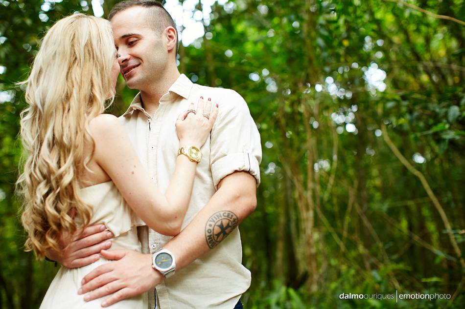 pre wedding em florianopolis; ensaio de casal em florianopolis; ensaio de casal; fotografo de casamento em florianopolis; pre wedding na praia da armação; fotografia de casal